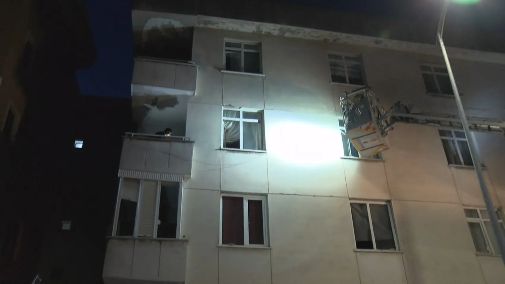 Maltepe'de Kabus Gecesi: 7 Katlı Binanın Alt Katları Bir Anda Çöktü