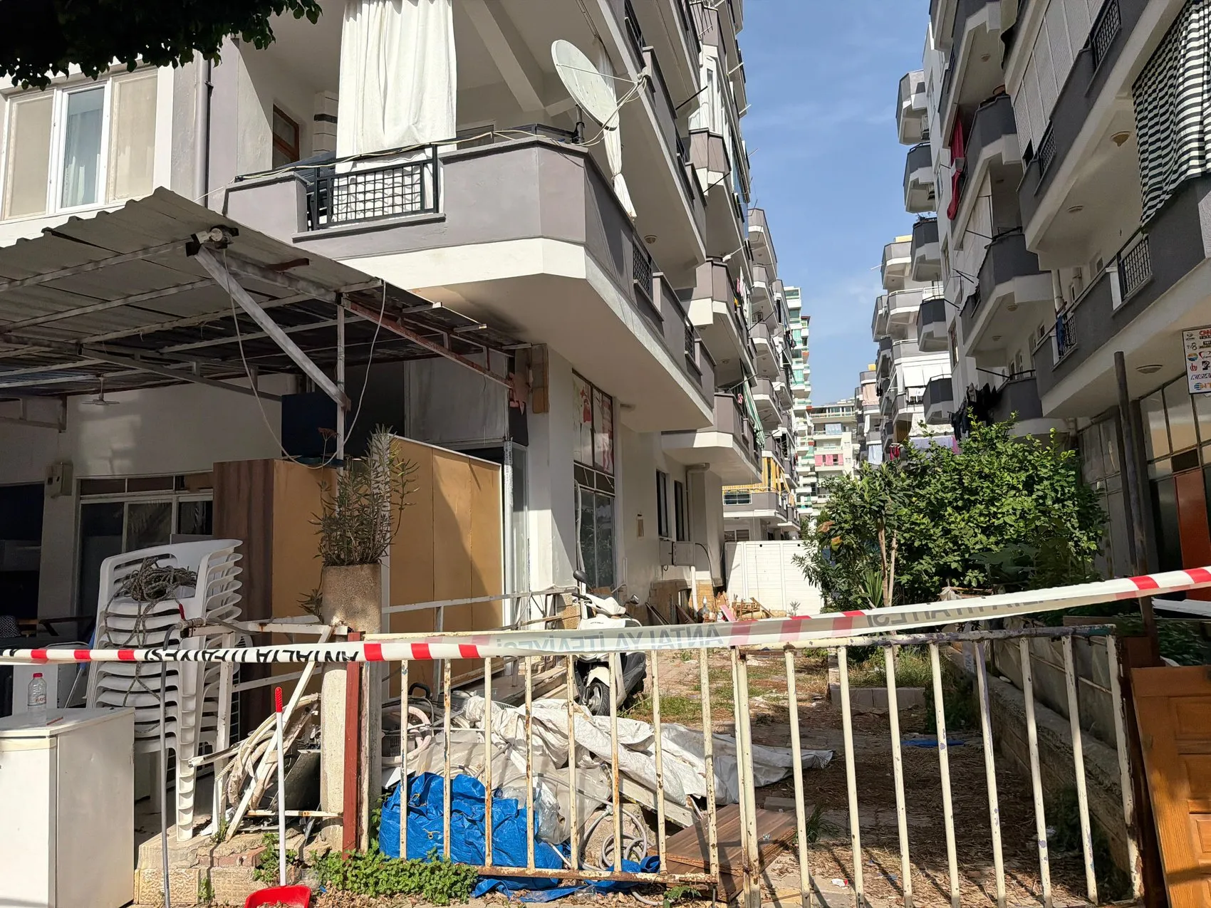 Alanya'da kan donduran aile dramı: Balkondan attığı kardeşinin ardından tetiği çekti