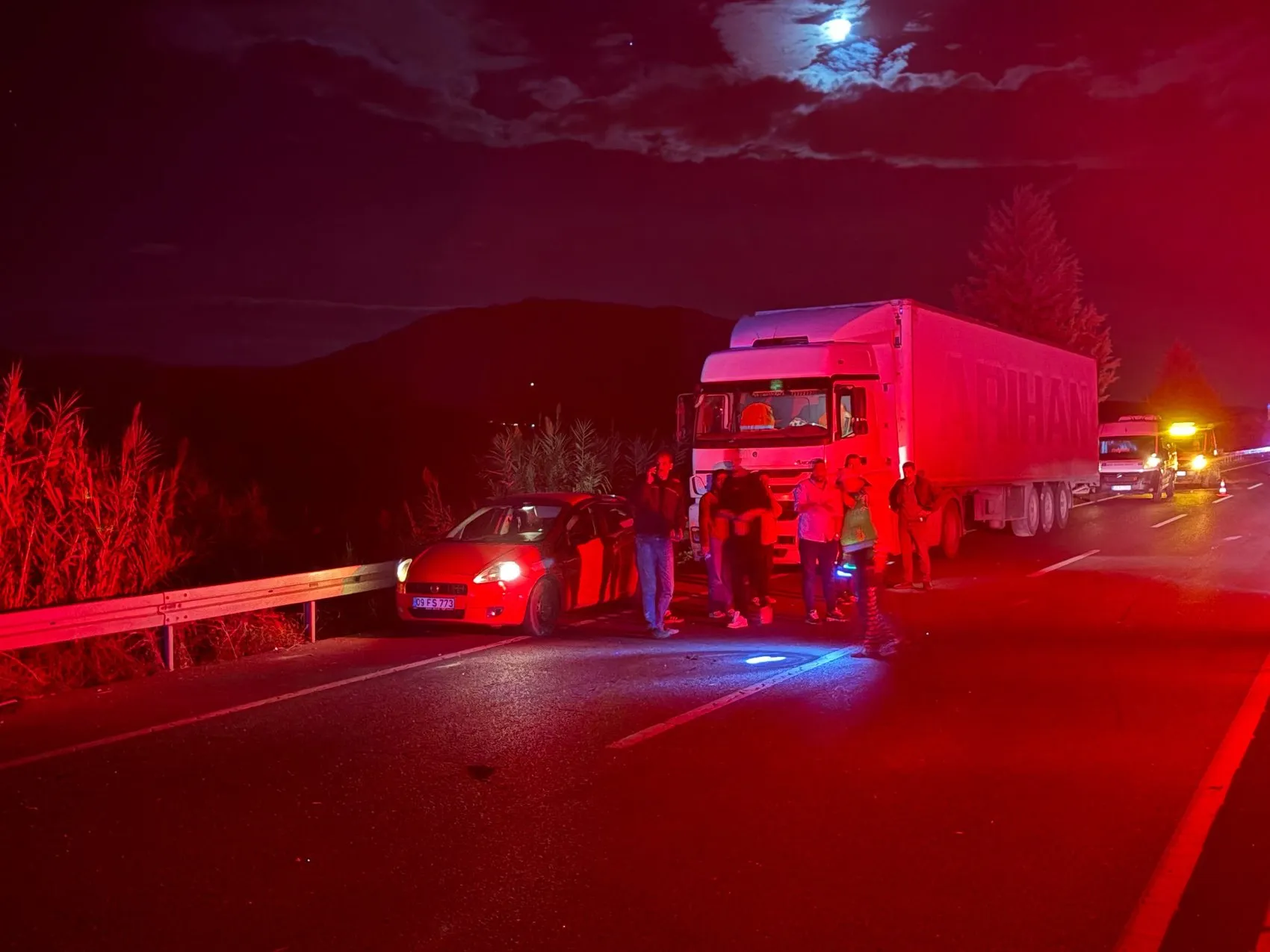 Nazilli'de gece yarısı dehşeti: İlk kazaya müdahale eden ekiplerin arasına daldı