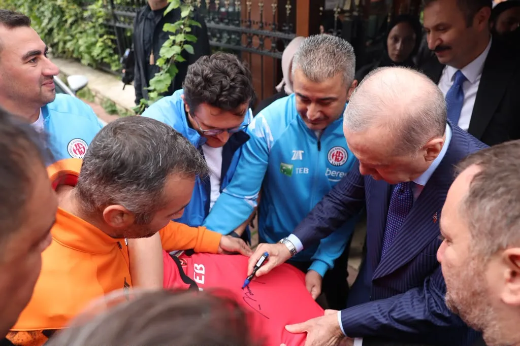 Fatih'te sürpriz durak: Cumhurbaşkanı Erdoğan'dan amatör spor kulübüne özel ziyaret