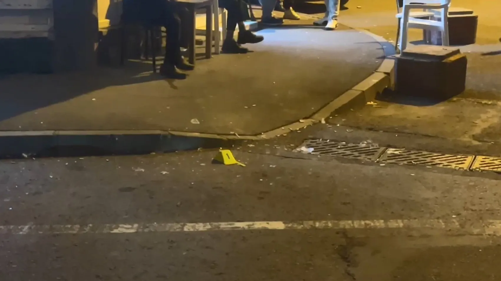 Fatih'te gece yarısı dehşeti: Sokak ortasında silahlar konuştu