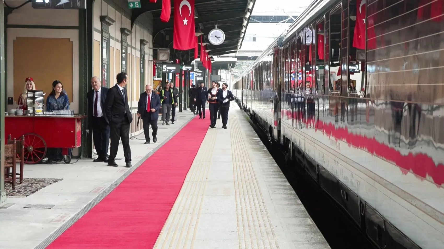 İtalyan zarafeti İstanbul raylarında: La Dolce Vita Orient Express dönüş yolculuğuna görkemli veda etti