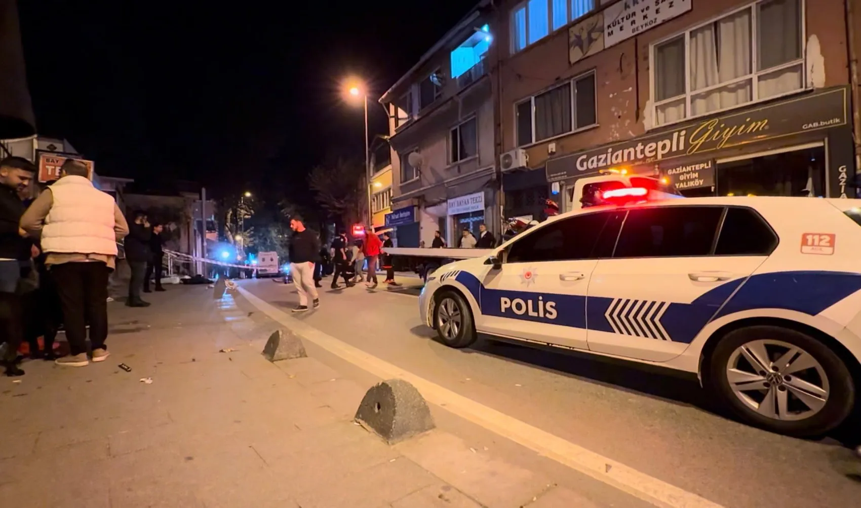 Beykoz'da gece yarısı dehşeti: Motosikletli sürücü direğe çarparak can verdi