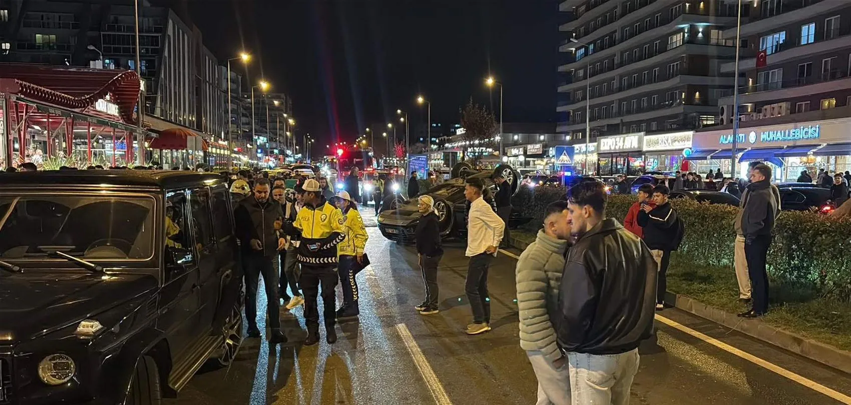 Çorlu'da geceyi aydınlatan kaza: Park halindeki araca çarpan otomobil takla attı
