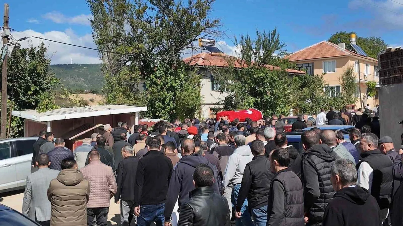 Emekliliğin ardından madene dönmüştü: İsa Olcay son yolculuğuna uğurlandı