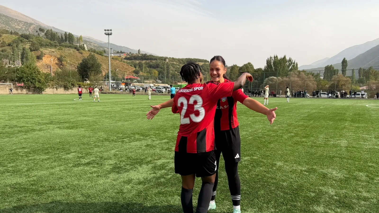 Şemdinli'de devlere geçit yok: Yüksekova Spor lideri puanla uğurladı