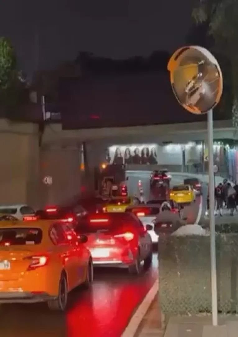 İstanbul'un kalbinde su baskını paniği: Trafik felç oldu