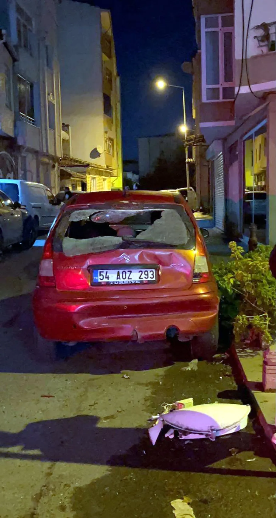 Çorlu'da gece yarısı dehşeti: Kaza yaptı, aracını bırakıp sırra kadem bastı