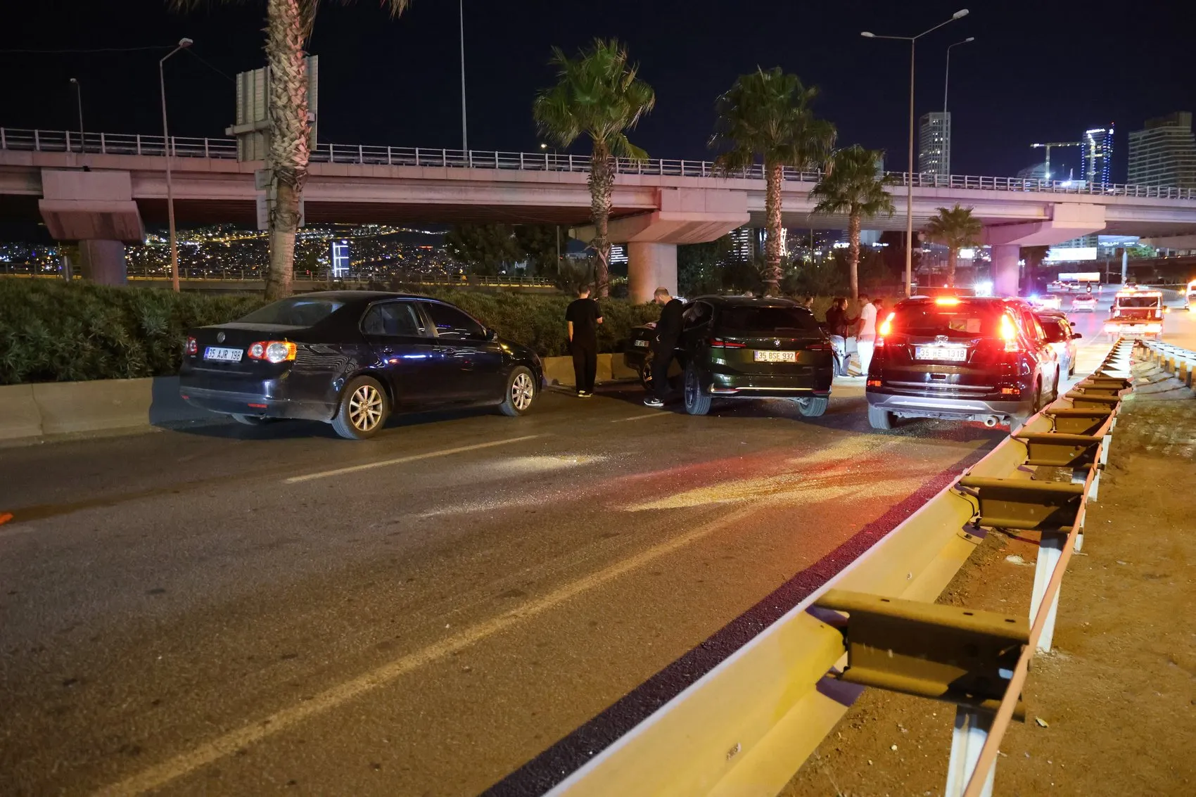 Altınyol'da gece yarısı dehşeti: 8 araç birbirine girdi