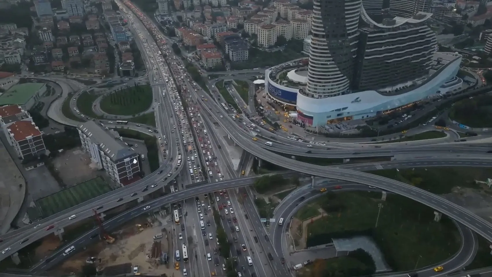 Dev maçlar öncesi İstanbul trafiği kilitlendi: Yüzde 72 alarmı