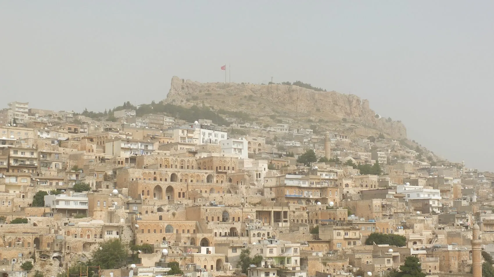 Mardin'de gökyüzü turuncuya boyandı: Şehir toz bulutlarının esiri oldu