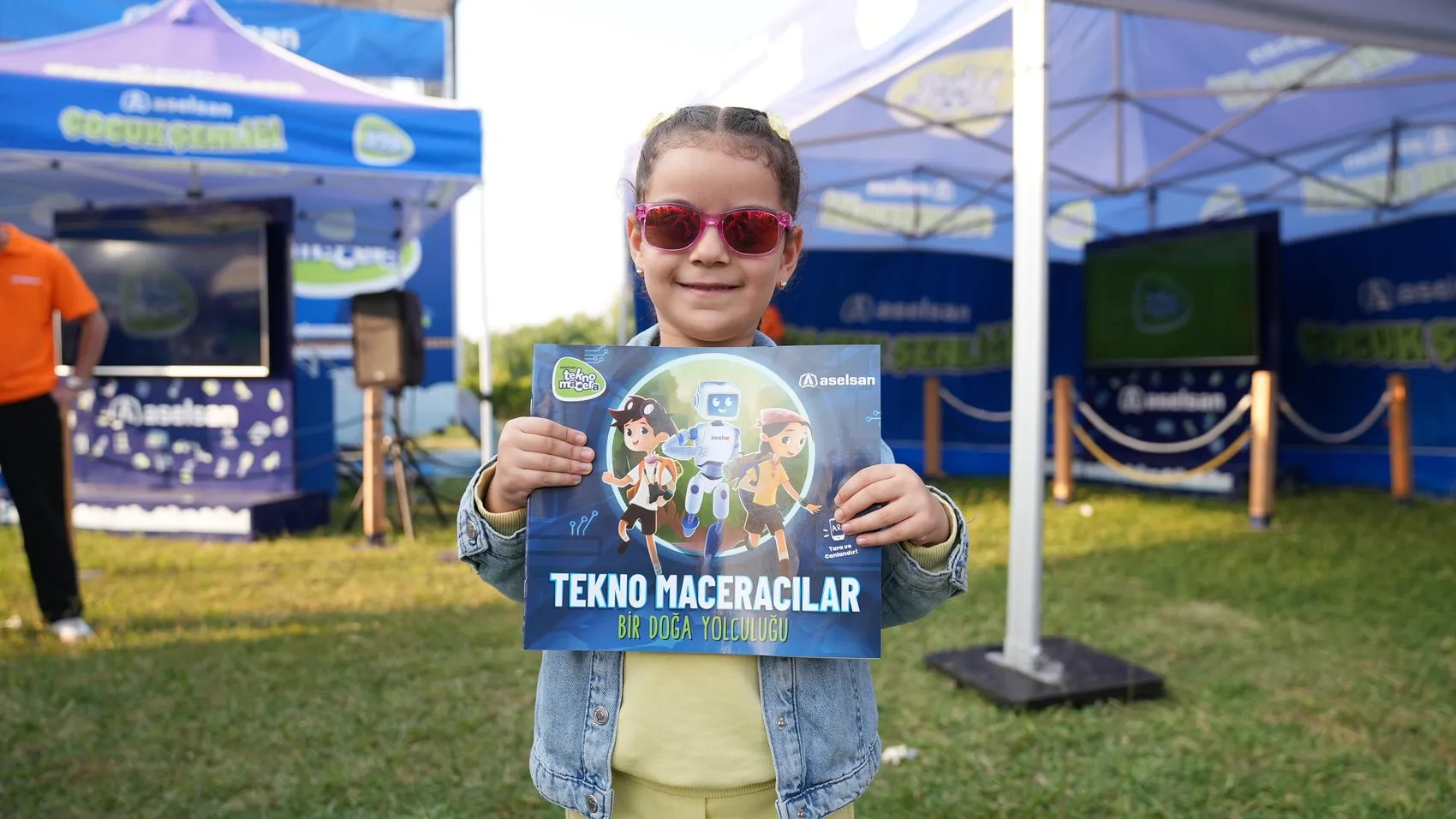 İzmirli minikler geleceğin teknolojisiyle tanışıyor: Bilim ve eğlence aynı çatı altında