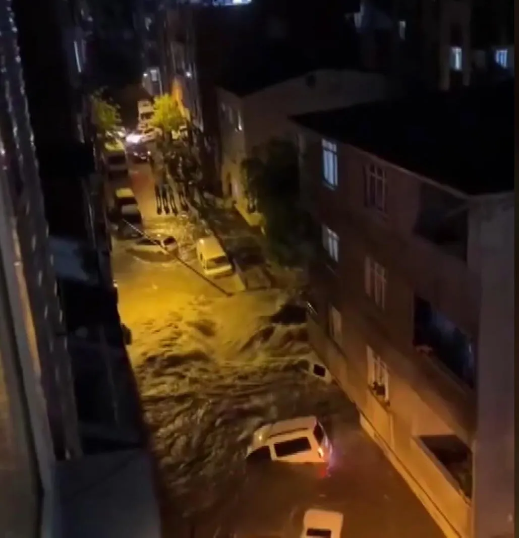 İstanbul'da sağanak dehşeti: Sel sularına kapılan kadın ölümden döndü