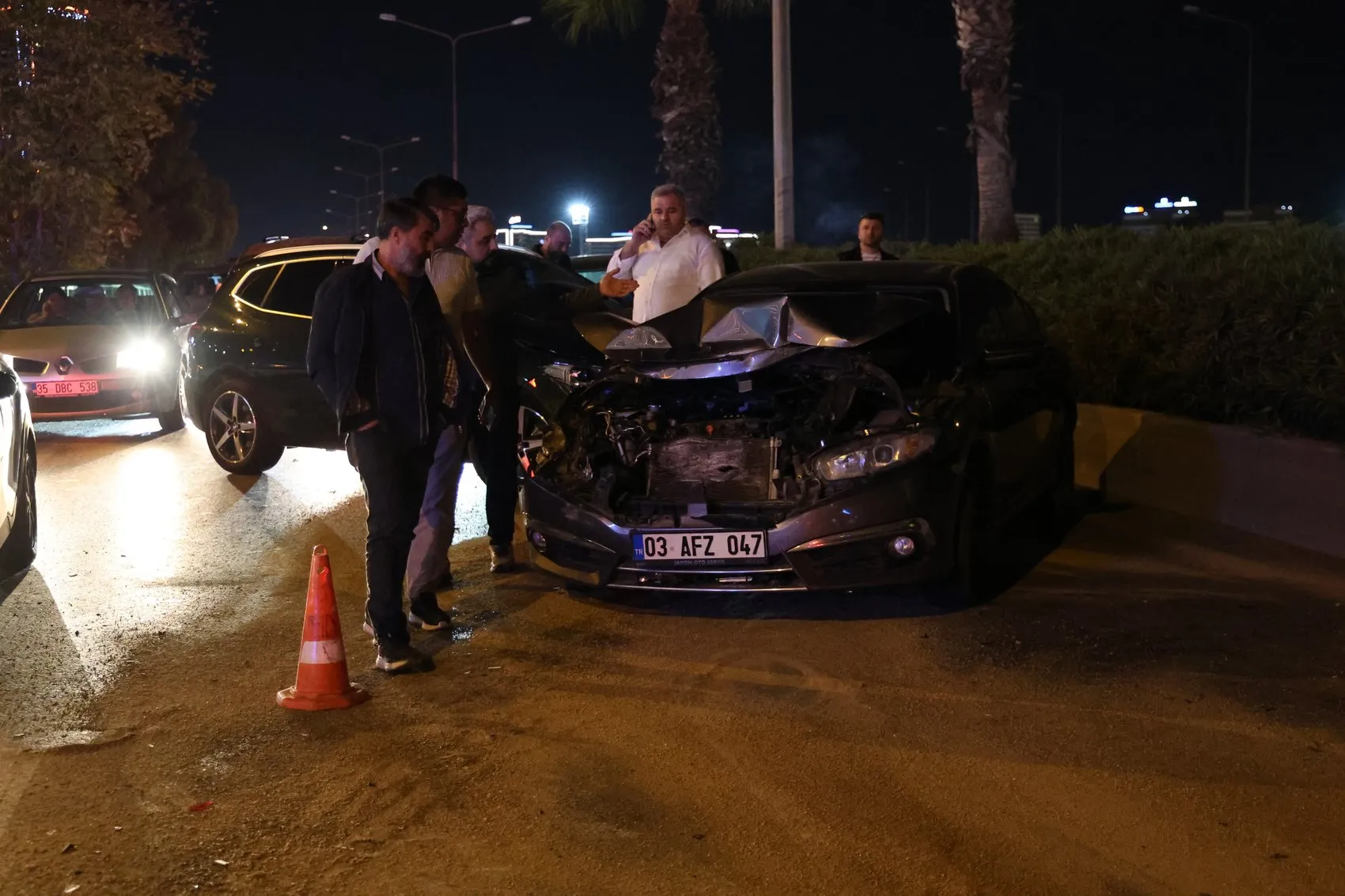 Altınyol'da gece yarısı dehşeti: 8 araç birbirine girdi