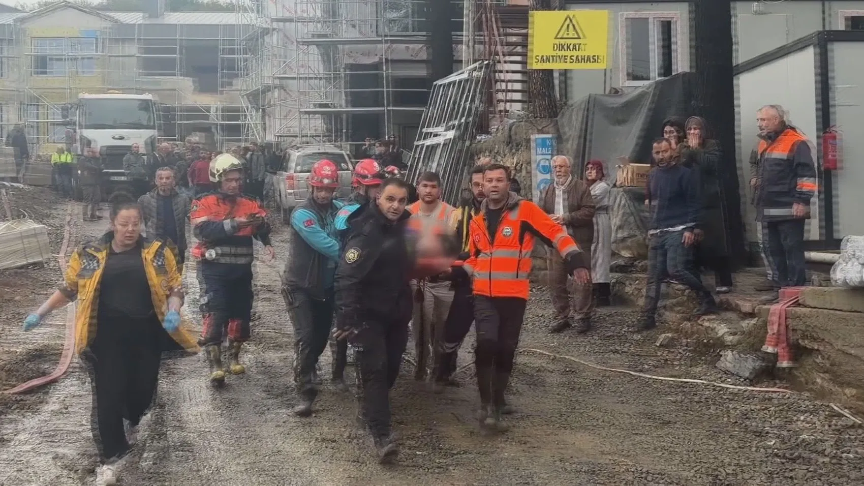 Beykoz'daki okul inşaatında sel felaketinin acı bilançosu: Bir işçi hayatını kaybetti