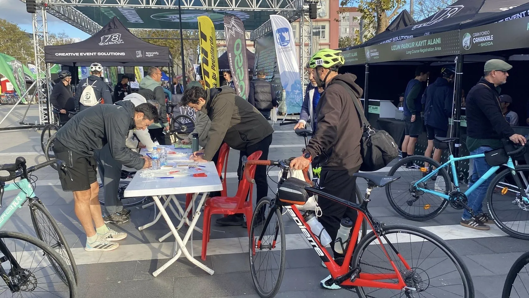 Tarihi yarımadada dev pedal şöleni: 13 ülkeden yüzlerce sporcu Çanakkale'de buluştu