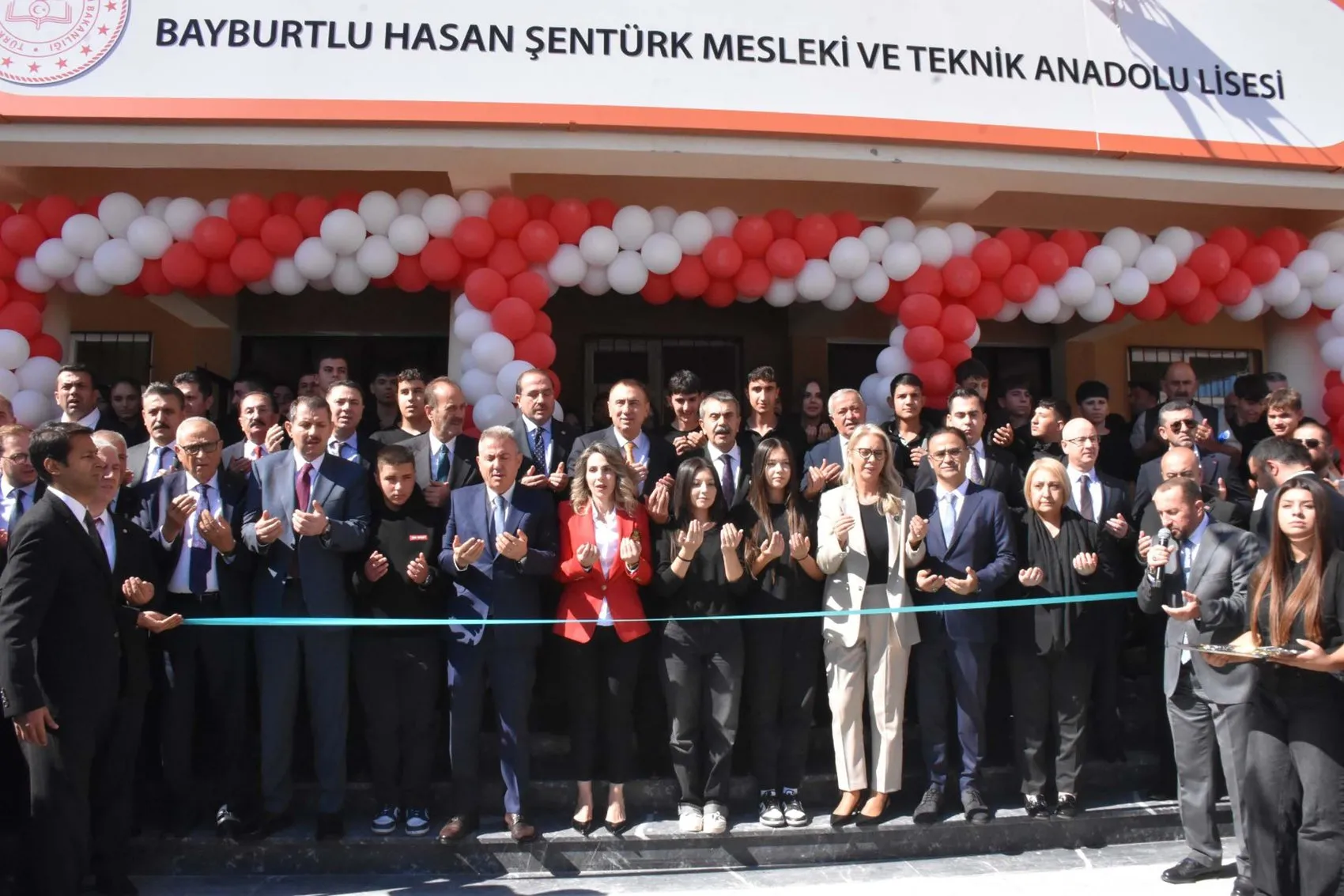 İzmir'de eğitime hayırsever dokunuşu: Bakan Tekin'den yeni okul müjdesi