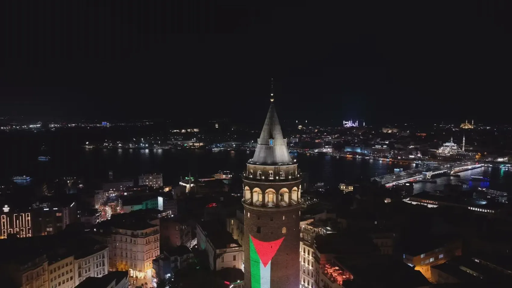 İstanbul'un simgesi Gazze için ışıklandı: Galata Kulesi'nden dünyaya mesaj