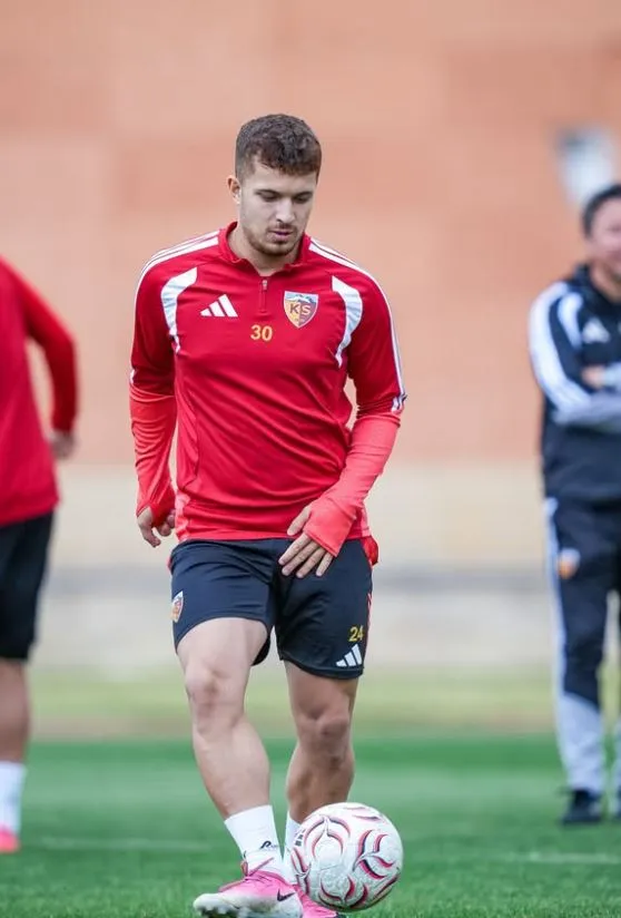 Zirvenin sahibi Kayserispor'da şampiyonluk mesaisi hız kesmiyor