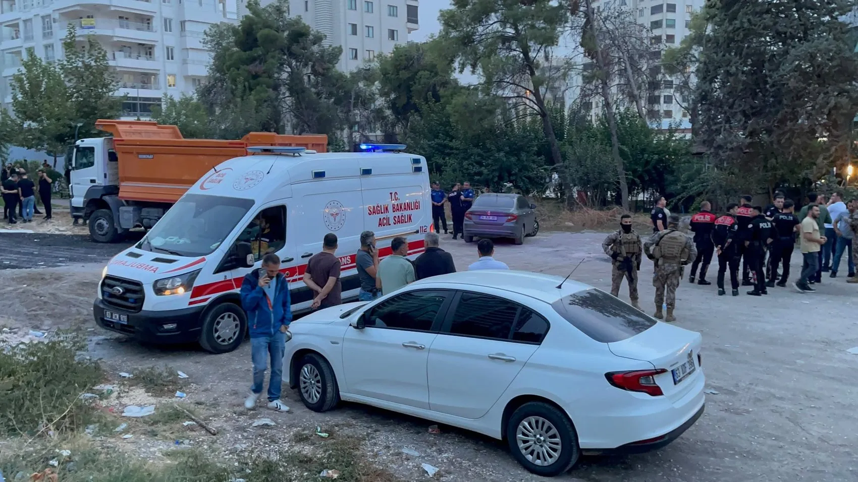 Rezidans dairesinde kanlı son: Polis baskınında silahlar konuştu