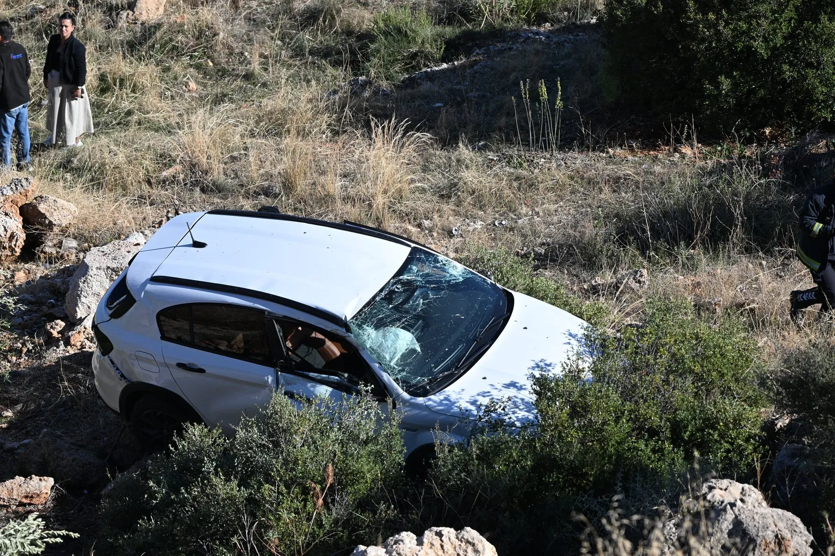 Antalya'da korkunç kaza: Seyir terasından uçan otomobil hurdaya döndü