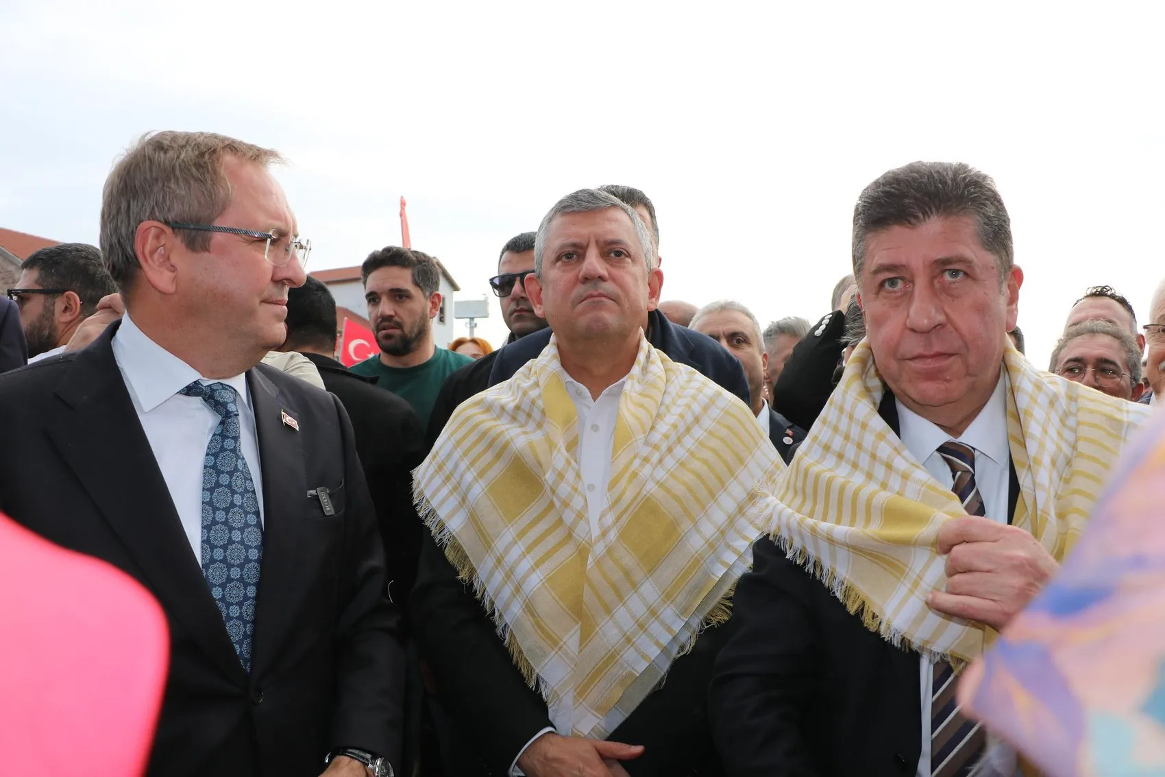 Süt parasını bağışlayan üreticinin emaneti müzede: Özgür Özel'den sandık sözü