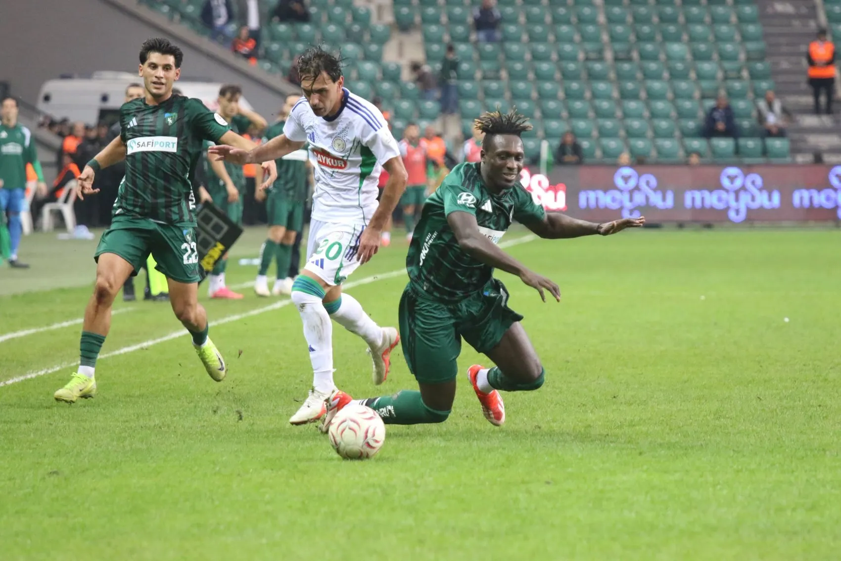 Kocaelispor ve Çaykur Rizespor Arasındaki Düğüm Çözülemedi: Kocaeli'de Gol Sesi Çıkmadı