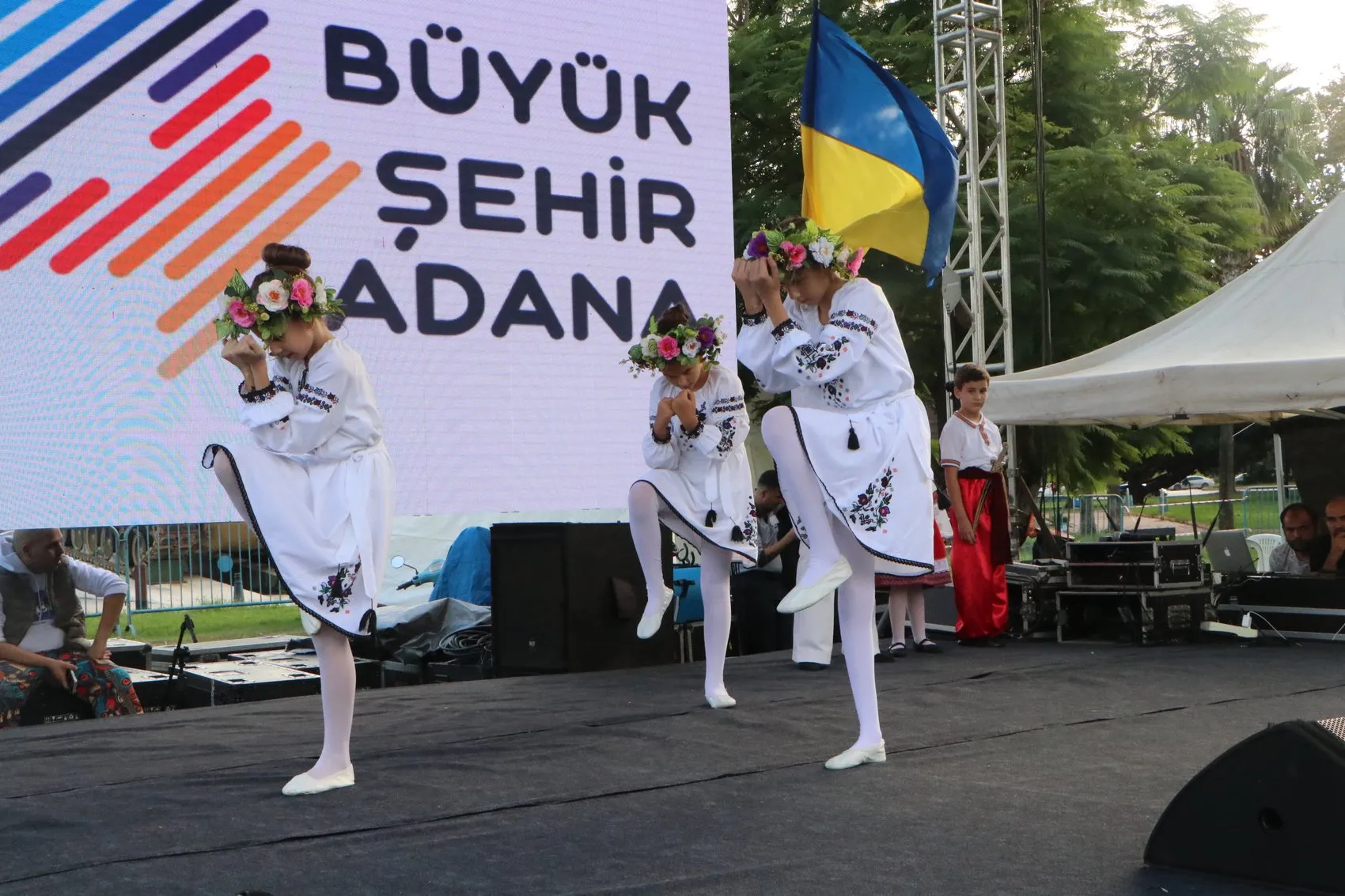 Adana'da Ukrayna rüzgarı: Savaşın gölgesinde barış mesajları yükseldi
