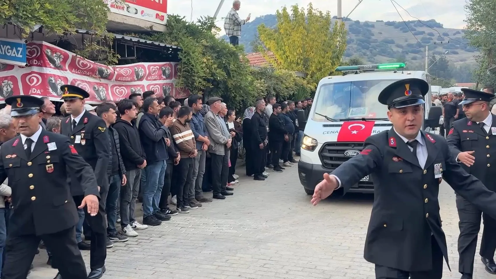 Aydın şehidini son yolculuğuna uğurladı: Çine'de hüzünlü veda