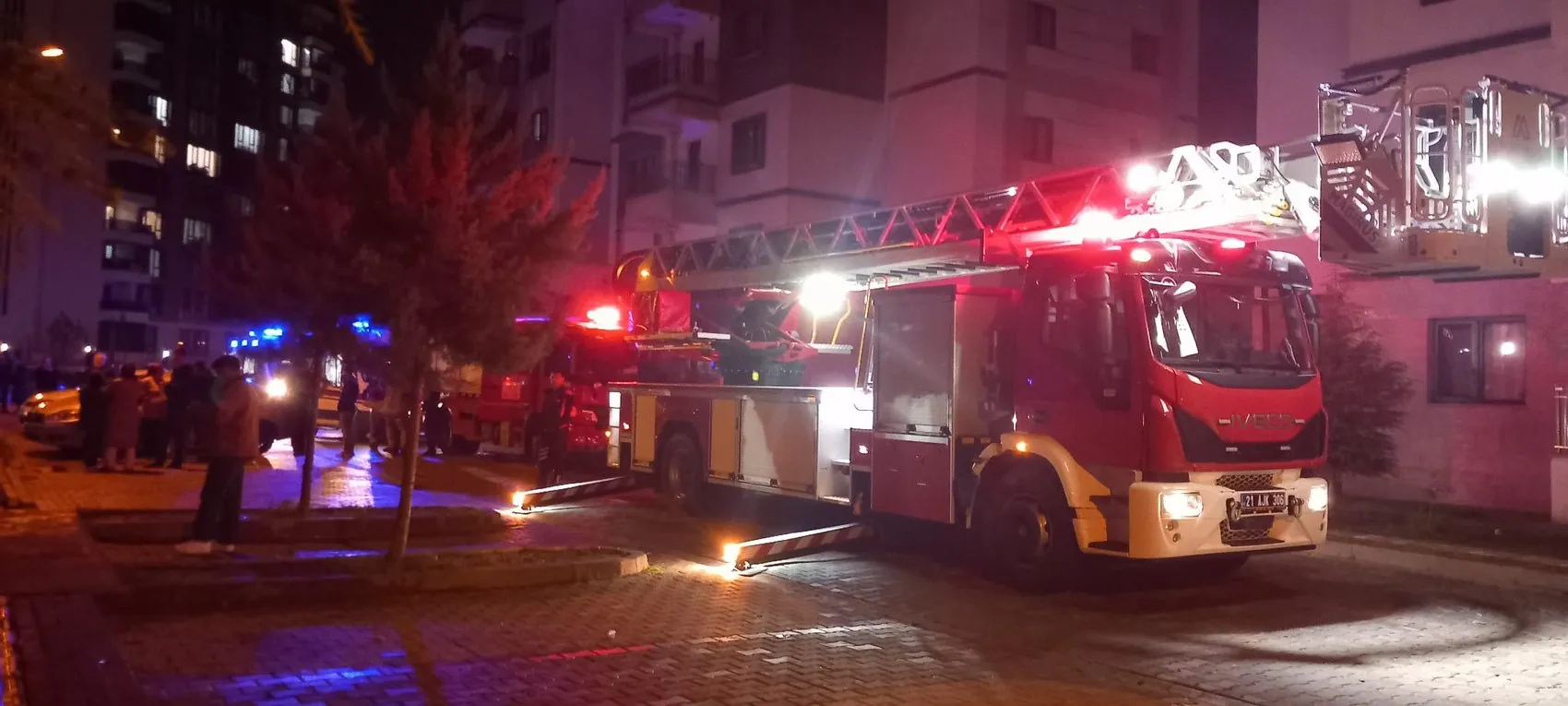 Kayapınar'da korku dolu anlar: Apartman dairesinde çıkan yangın paniğe yol açtı