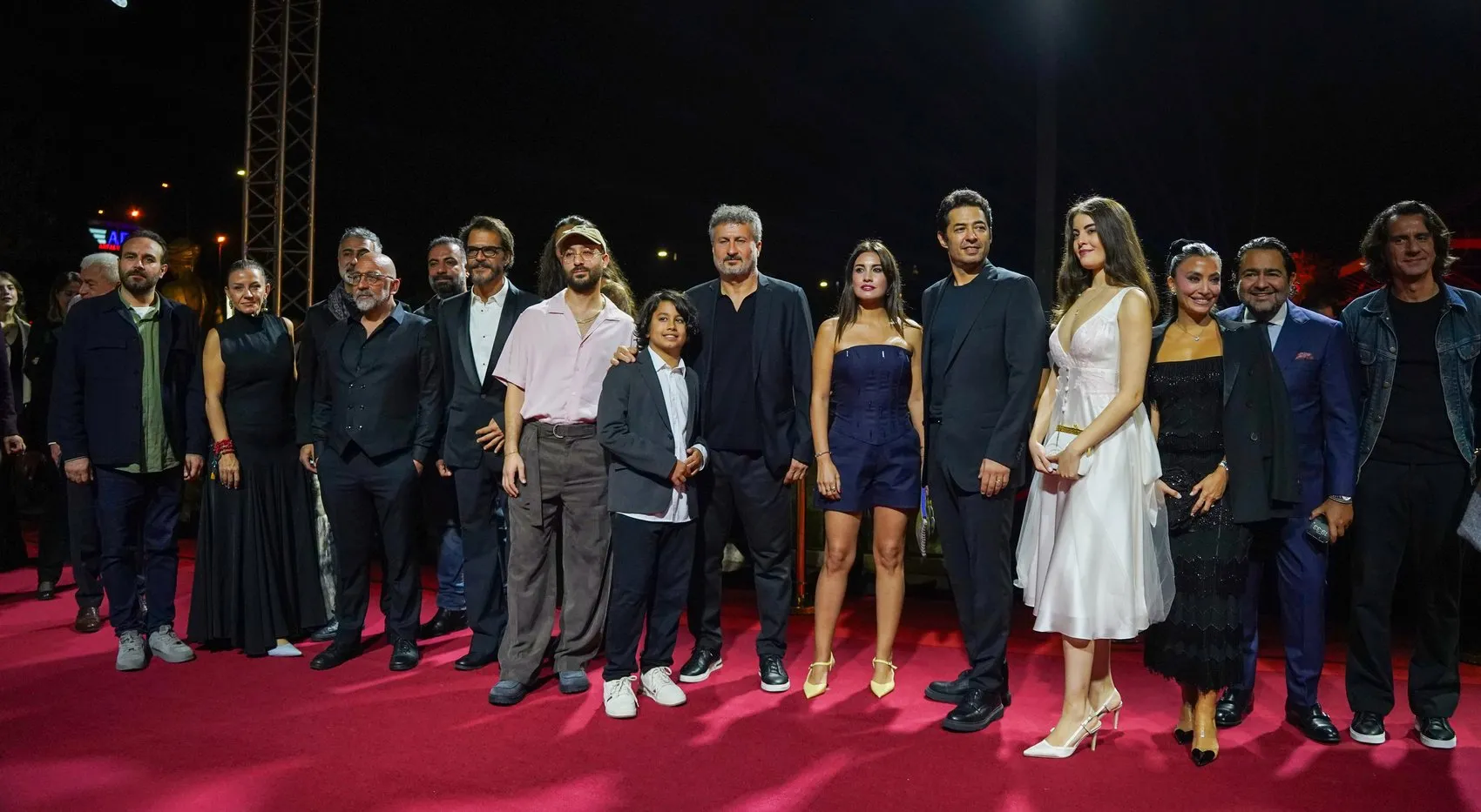Antalya'da Yıldızlar Geçidi: Altın Portakal'ın Finalinde Şıklık ve Heyecan Bir Arada