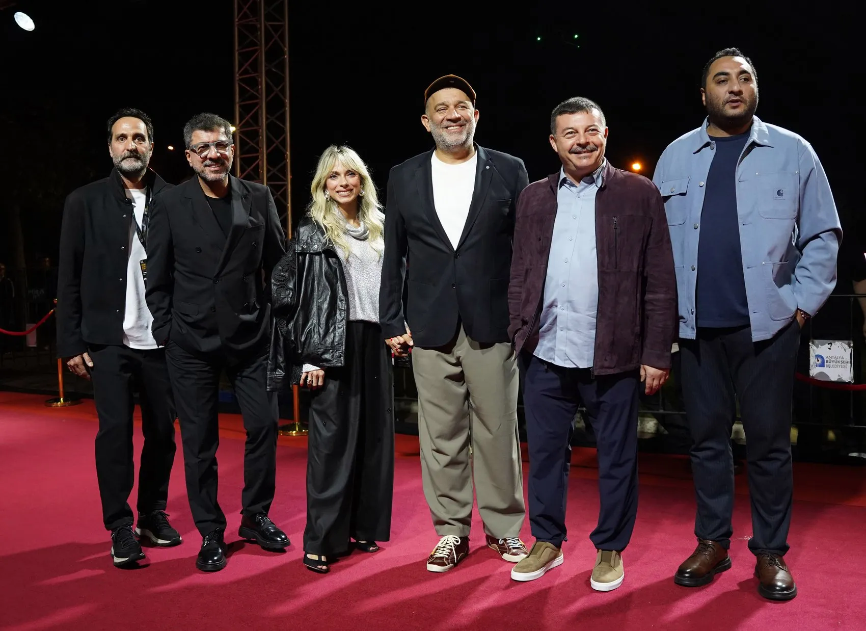 Antalya'da Yıldızlar Geçidi: Altın Portakal'ın Finalinde Şıklık ve Heyecan Bir Arada