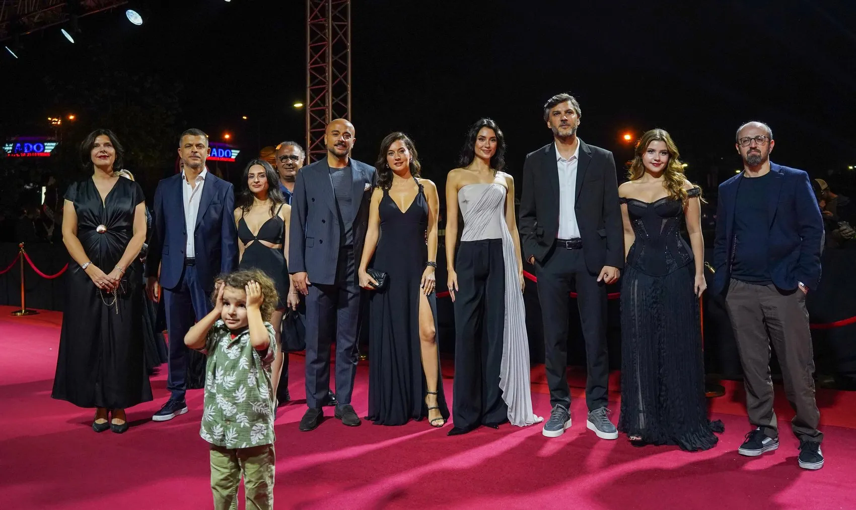 Antalya'da Yıldızlar Geçidi: Altın Portakal'ın Finalinde Şıklık ve Heyecan Bir Arada