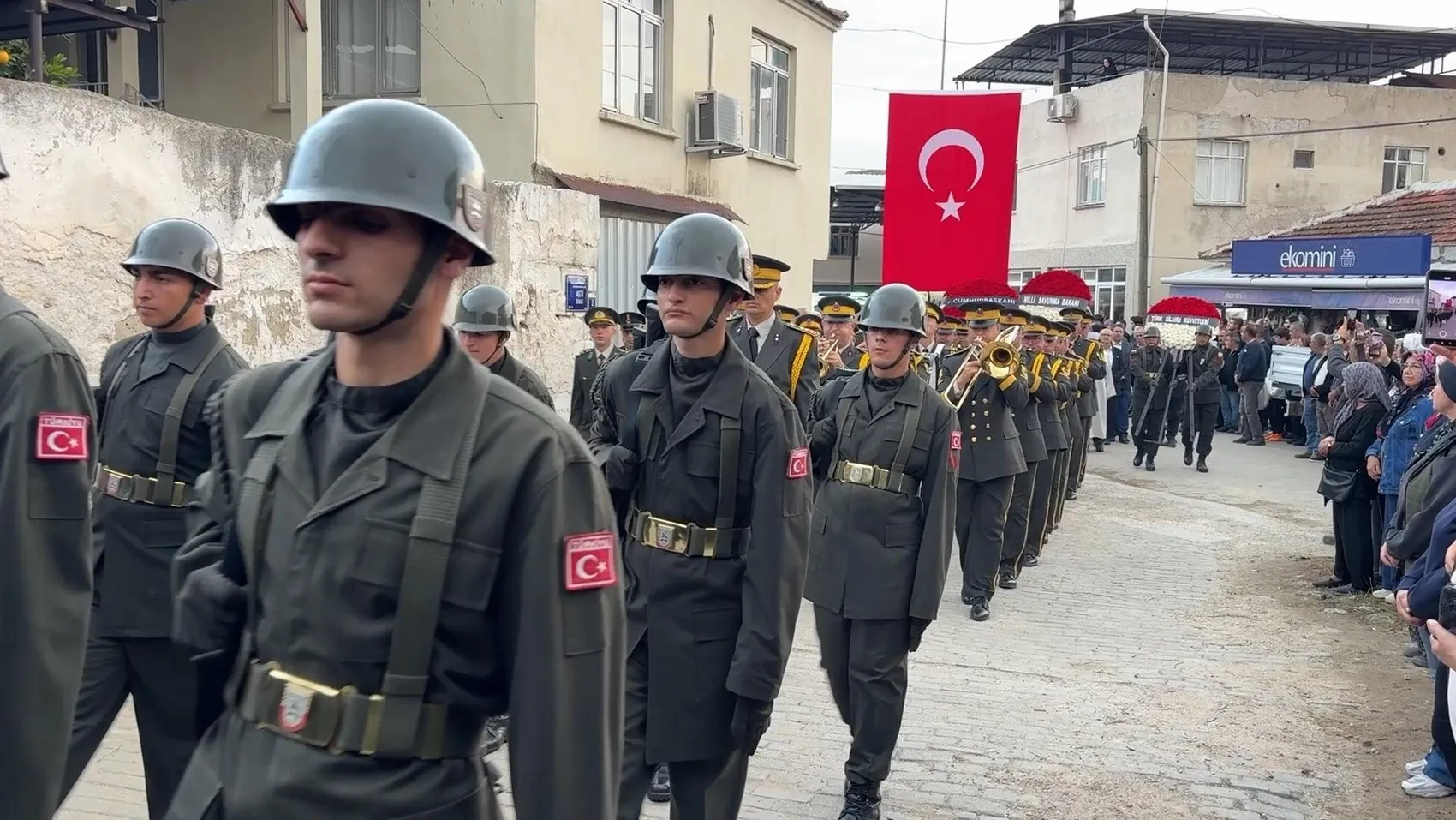 Aydın şehidini son yolculuğuna uğurladı: Çine'de hüzünlü veda