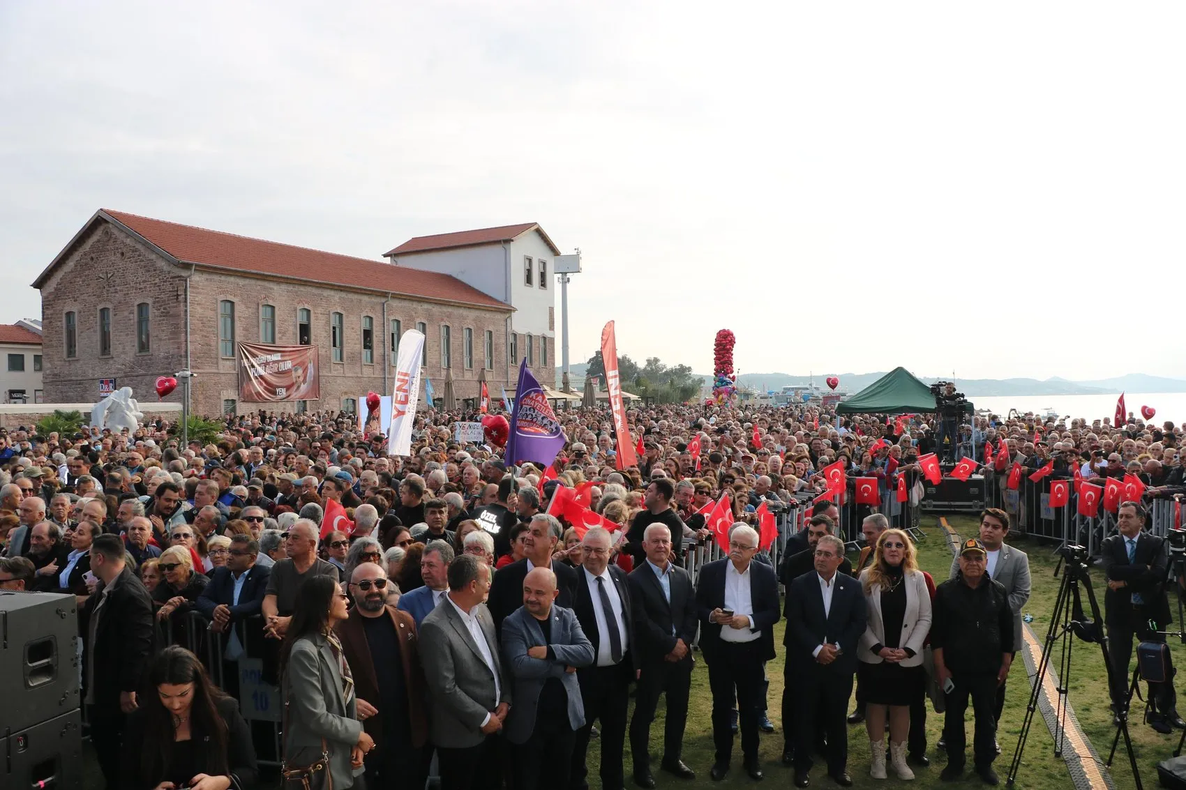 Süt parasını bağışlayan üreticinin emaneti müzede: Özgür Özel'den sandık sözü