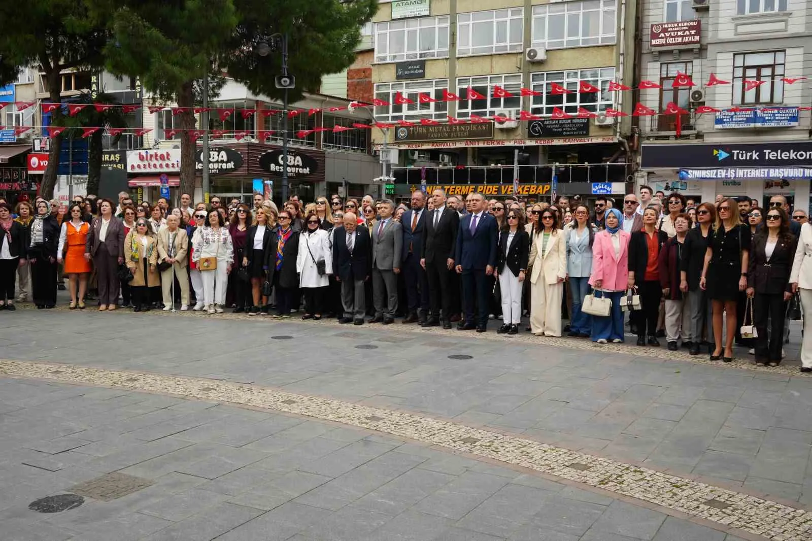 BİLİMSEL ECZACILIĞIN 187’İNCİ YIL DÖNÜMÜ OLAN "14 MAYIS BİLİMSEL ECZACILIK GÜNÜ" DOLAYISIYLA ONUR ANITI'NA ÇELENK BIRAKILDI.