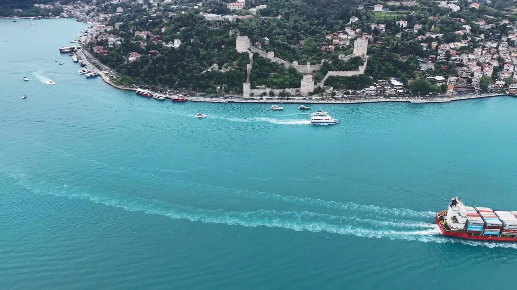 İstanbul Boğazı bugün alışılmadık turkuaz rengine büründü