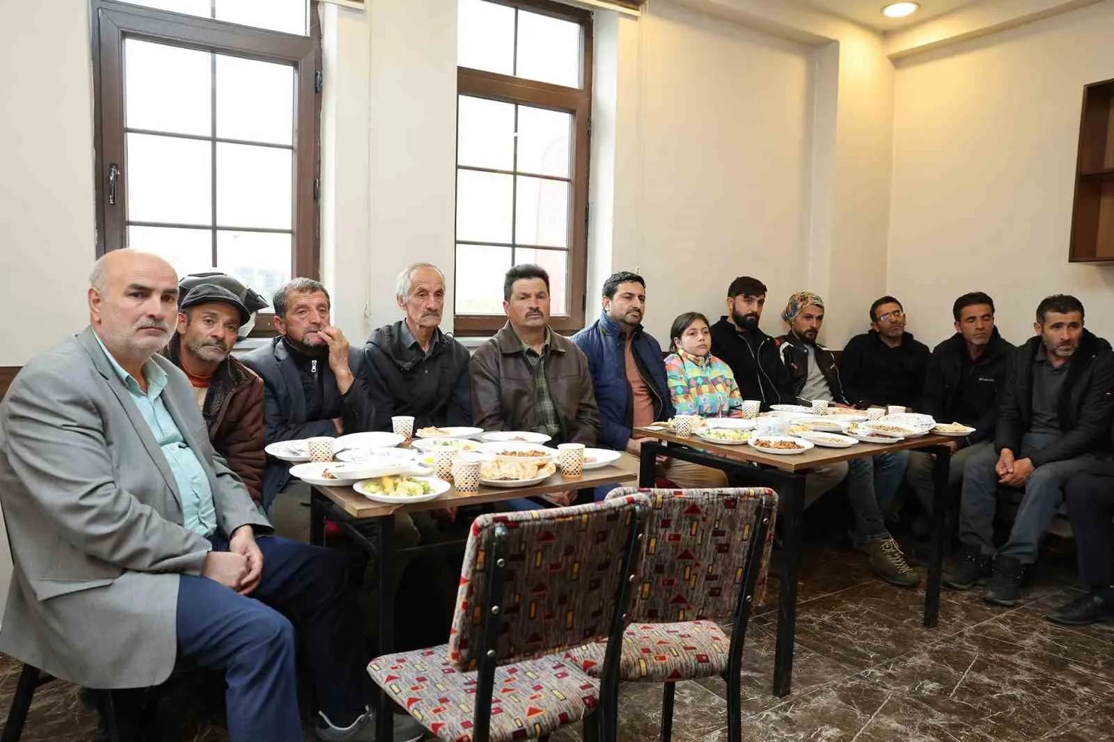 ATATÜRK ÜNİVERSİTESİ İLE ERZURUM TEKNİK ÜNİVERSİTESİ İŞ BİRLİĞİNDE DÜZENLENEN “TARIM VE HAYVANCILIKTA DİJİTALLEŞME” PROGRAMI, BİLİM İLE ÜRETİCİYİ AYNI SAHADA BULUŞTURDU.
