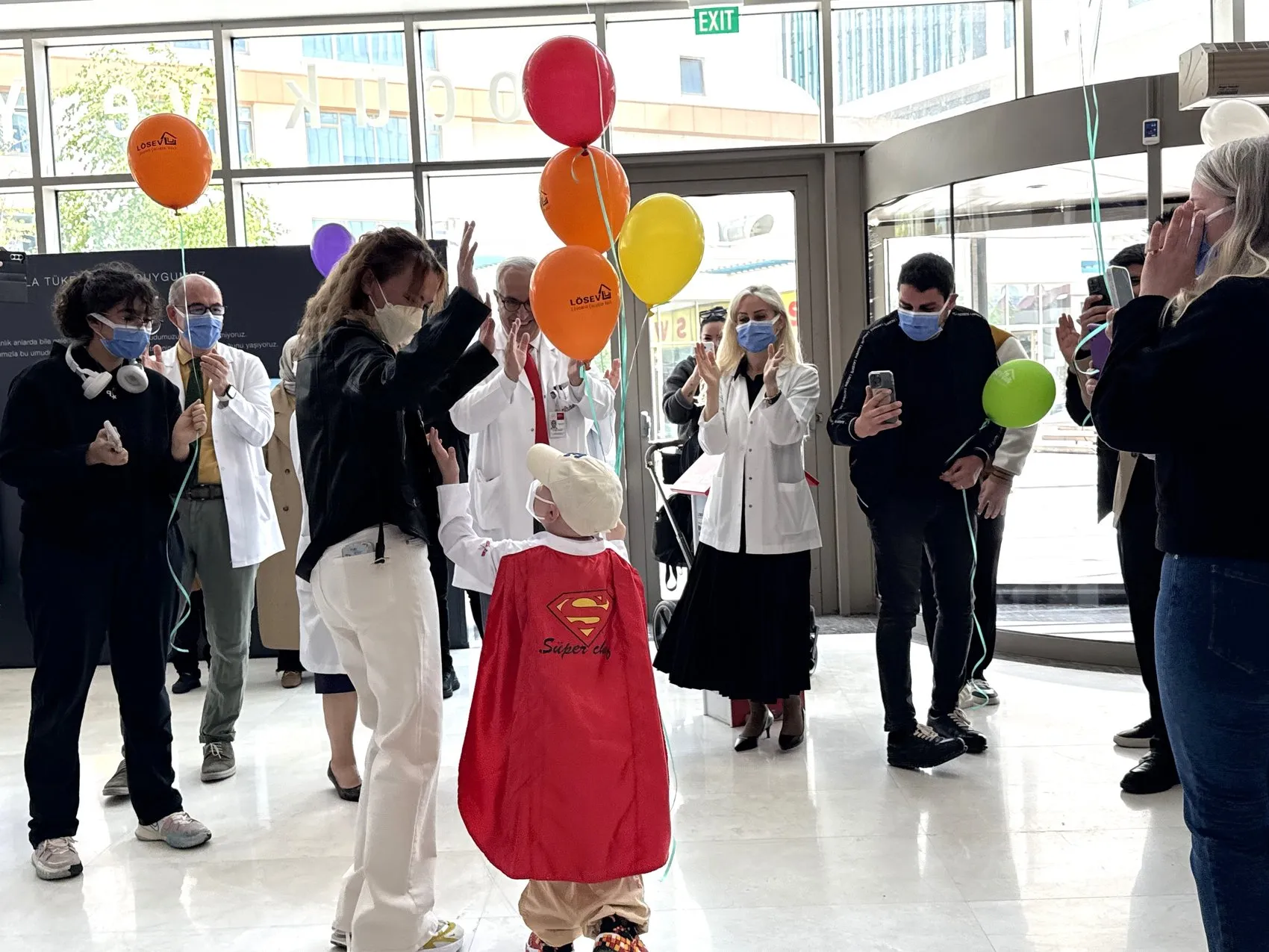 Minik Efe Leo babasından gelen hayatla lösemiyi yendi
