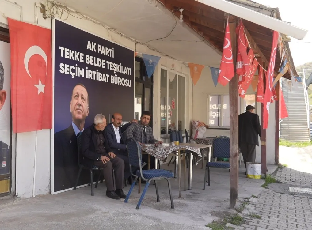 GÜMÜŞHANE’DE YAKLAŞIK 3 BİN SEÇMENİN BULUNDUĞU TEKKE BELDESİNDE 7 HAZİRAN’DA YAPILACAK BELEDİYE BAŞKANLIĞI SEÇİMLERİNDE 11 ADAY YARIŞACAK.