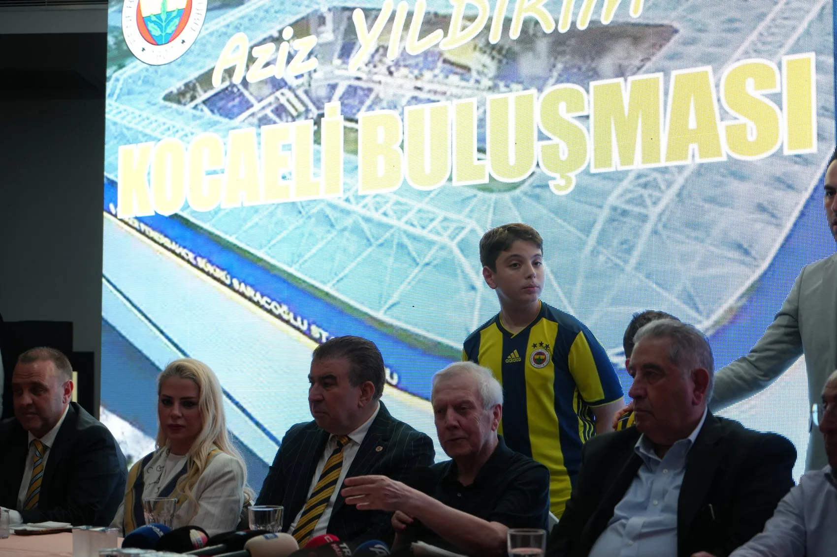 Aziz Yıldırım’dan Alex ve transfer mesajı