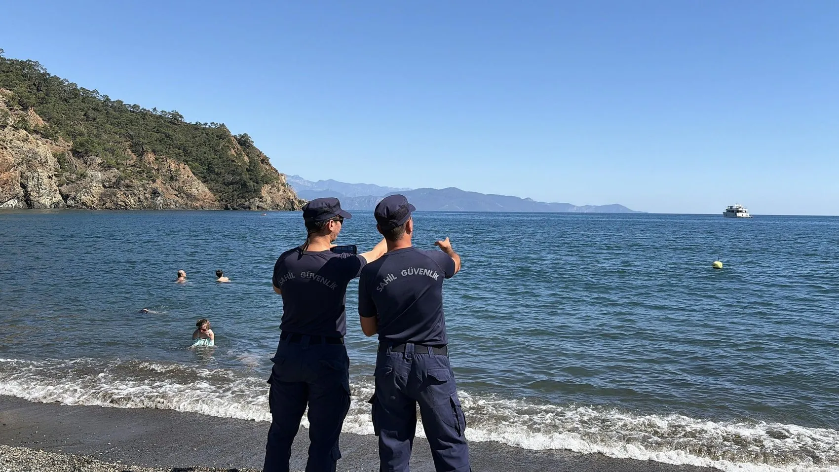 Fethiye İnlice Plajı'nda kaybolan öğretmen için arama çalışması başladı