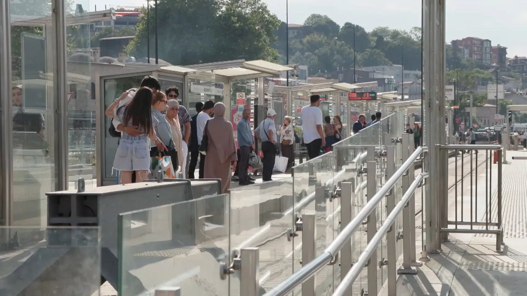 Bayramın son günü Eminönü yine İstanbulluların uğrak noktası oldu