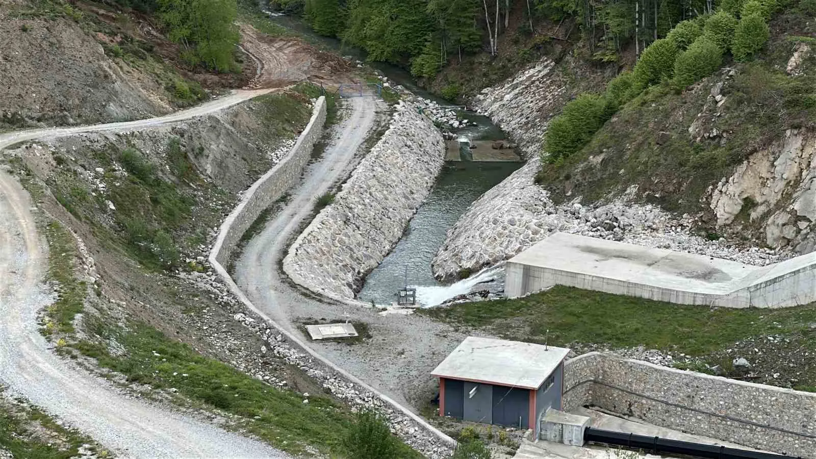 YÜZDE 100 DOLULUĞA ULAŞAN AKÇAY BARAJI