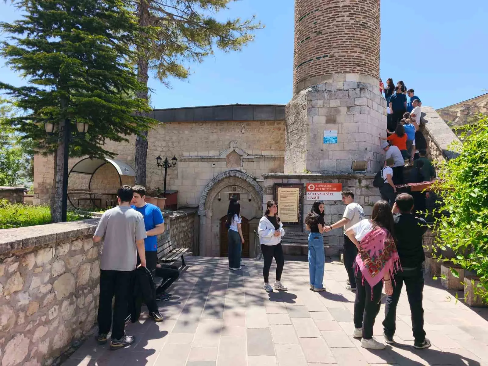 TUNCELİ TÜRK TELEKOM FEN LİSESİ ÖĞRENCİLERİ, "SINIFIM TUNCELİ" PROJESİ ÇERÇEVESİNDE, ÇEMİŞGEZEK İLÇESİNİ GEZDİ.