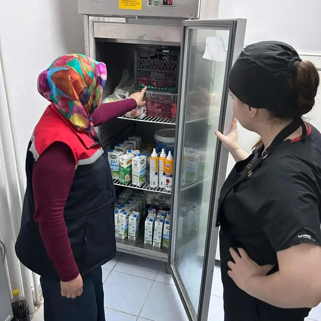 BURDUR İL TARIM VE ORMAN MÜDÜRLÜĞÜ EKİPLERİ TARAFINDAN GIDA GÜVENİLİRLİĞİ KAPSAMINDA OKUL KANTİNİ VE YEMEKHANELERİNE YÖNELİK DENETİM GERÇEKLEŞTİRİLDİ.