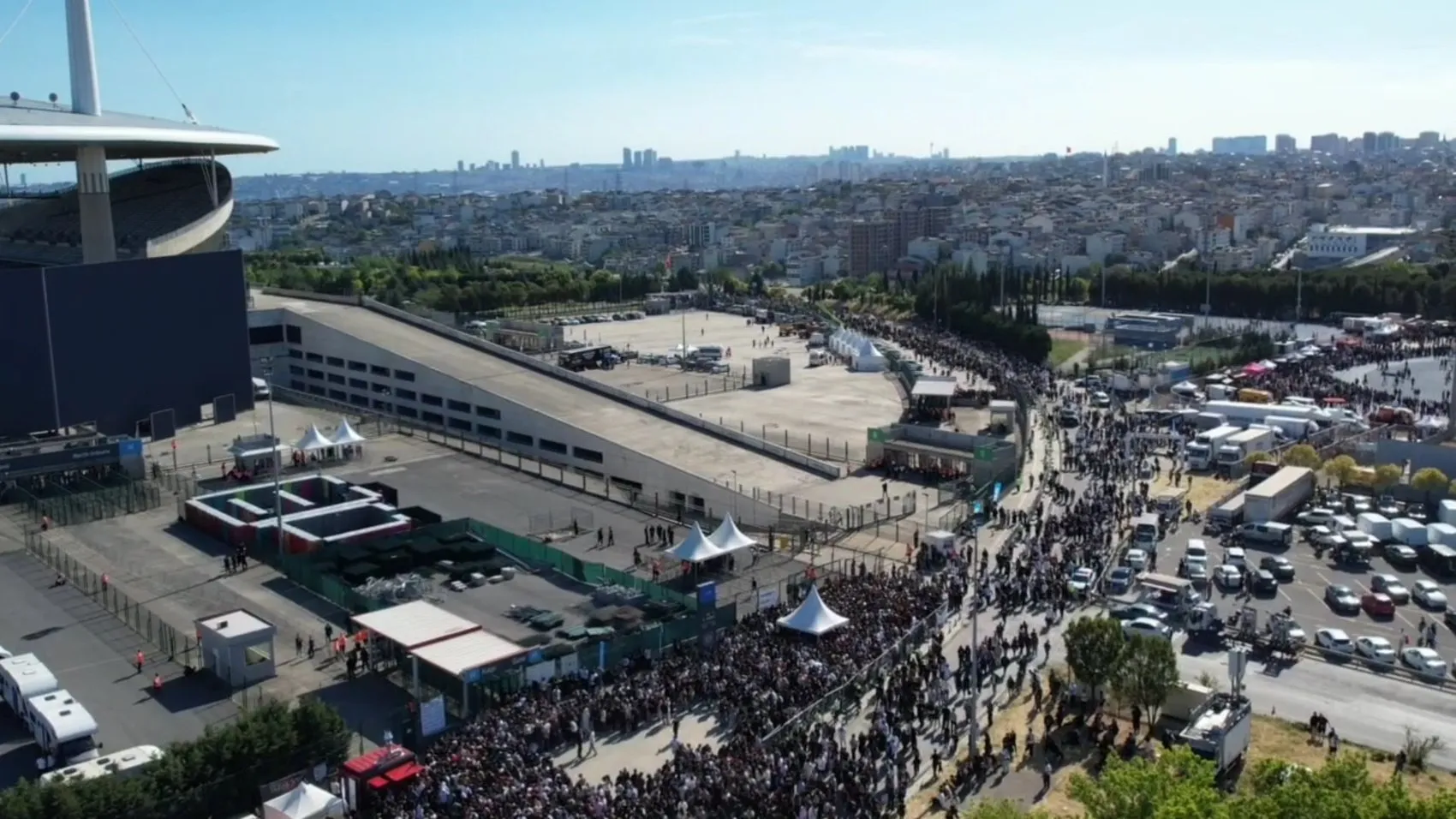 Kanye West konserine saatler kala Olimpiyat Stadyumu çevresi kilitlendi