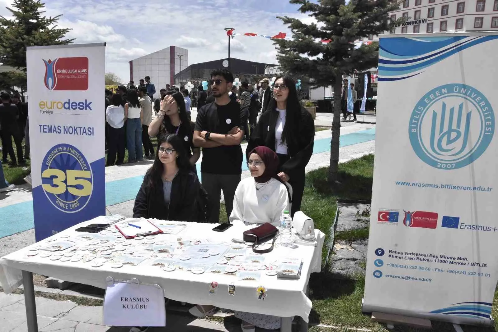 BİTLİS EREN ÜNİVERSİTESİ TARAFINDAN DÜZENLENEN SPOR VE KÜLTÜR ŞÖLENİ RENKLİ GÖRÜNTÜLERE SAHNE OLDU.