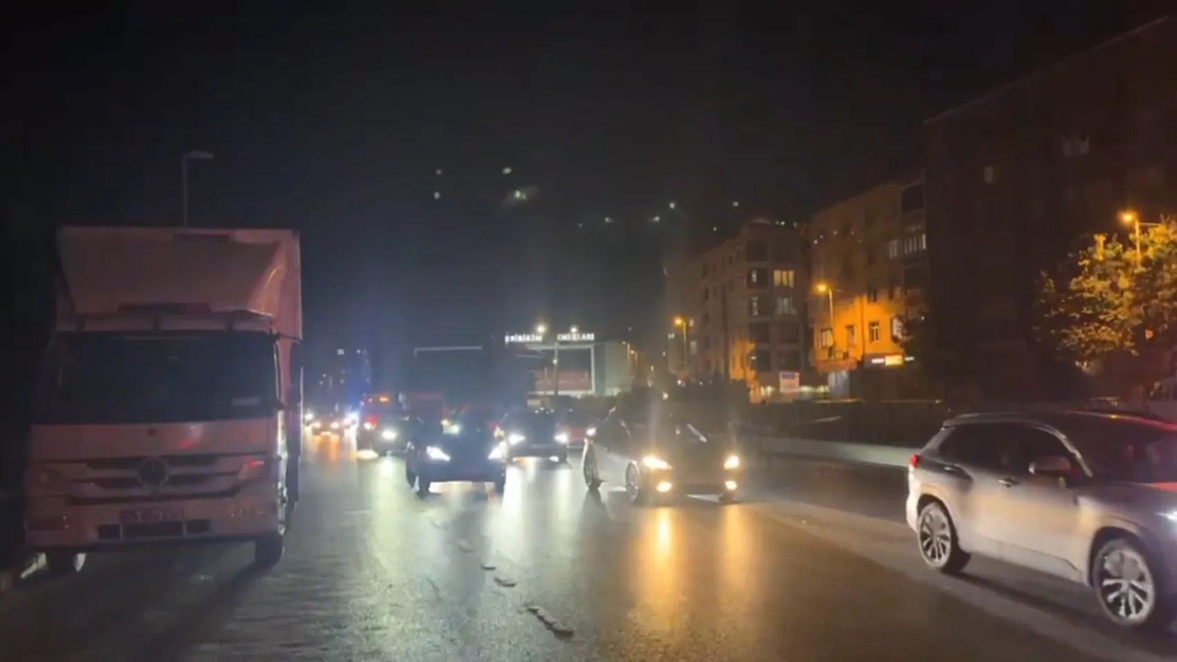 Sultangazi'de gece vakti feci kaza