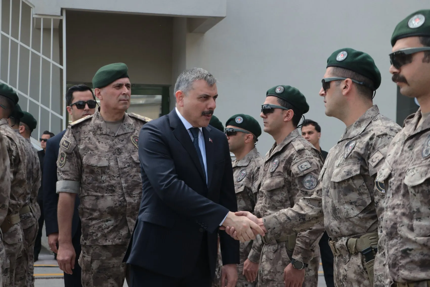 Bakan Çiftçi Özel Harekat merkezinde bayram mesaisini ziyaret etti